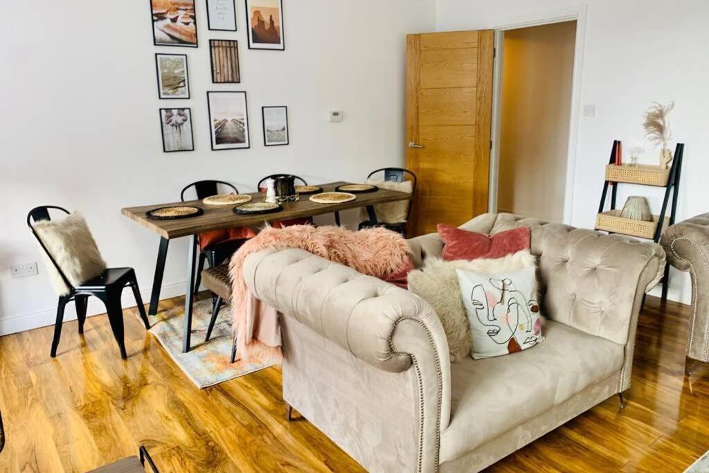 Luxury, Centrally Located 2 Bed Modern Apartment Грейт-Ярмут Экстерьер фото
